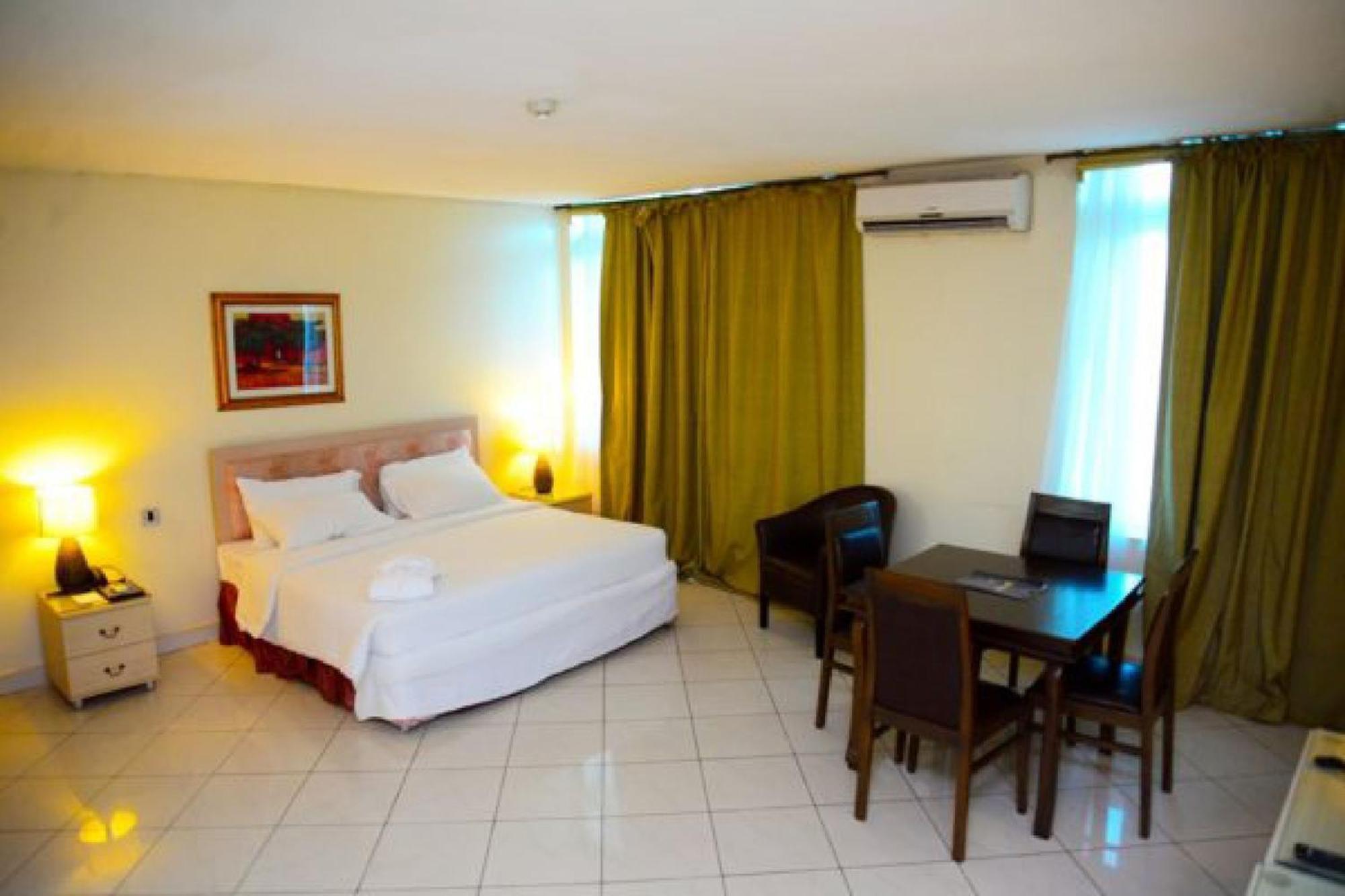 Room In Lodge - Golden Royale Hotel Enugu Exterior photo